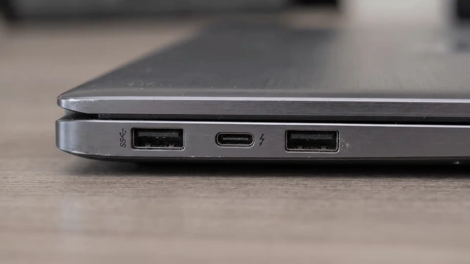 USB-A and USB-C ports with SS and lightning bolt symbols on a laptop edge